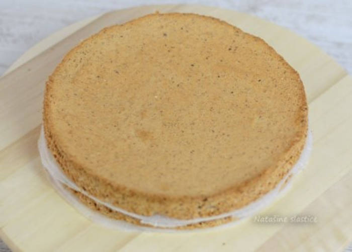 Tort cu nuca budinca si alune aluat