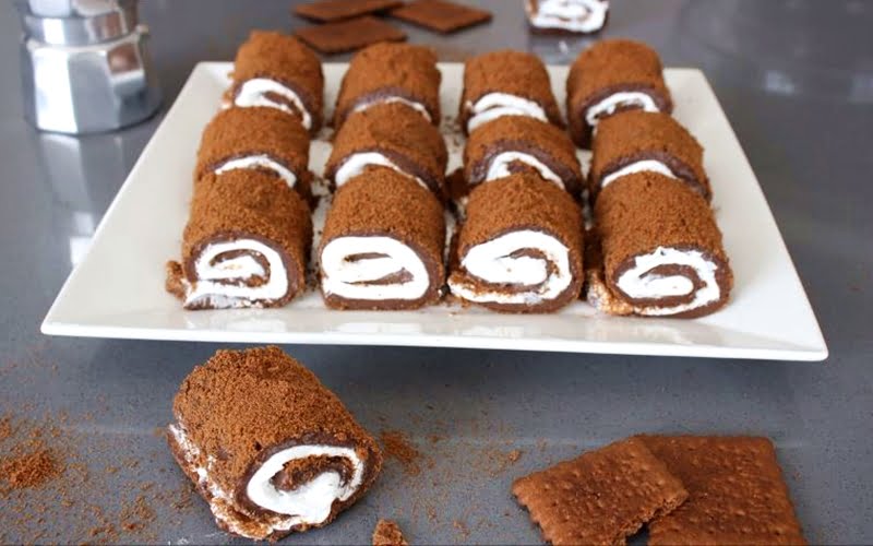 Mini rulade cu biscuiti