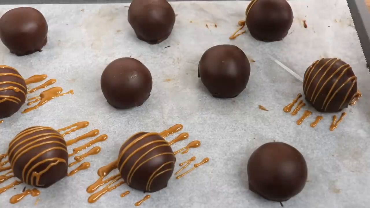 Delicioase bile din biscuiți Lotus, gata &icirc;n c&acirc;teva minute