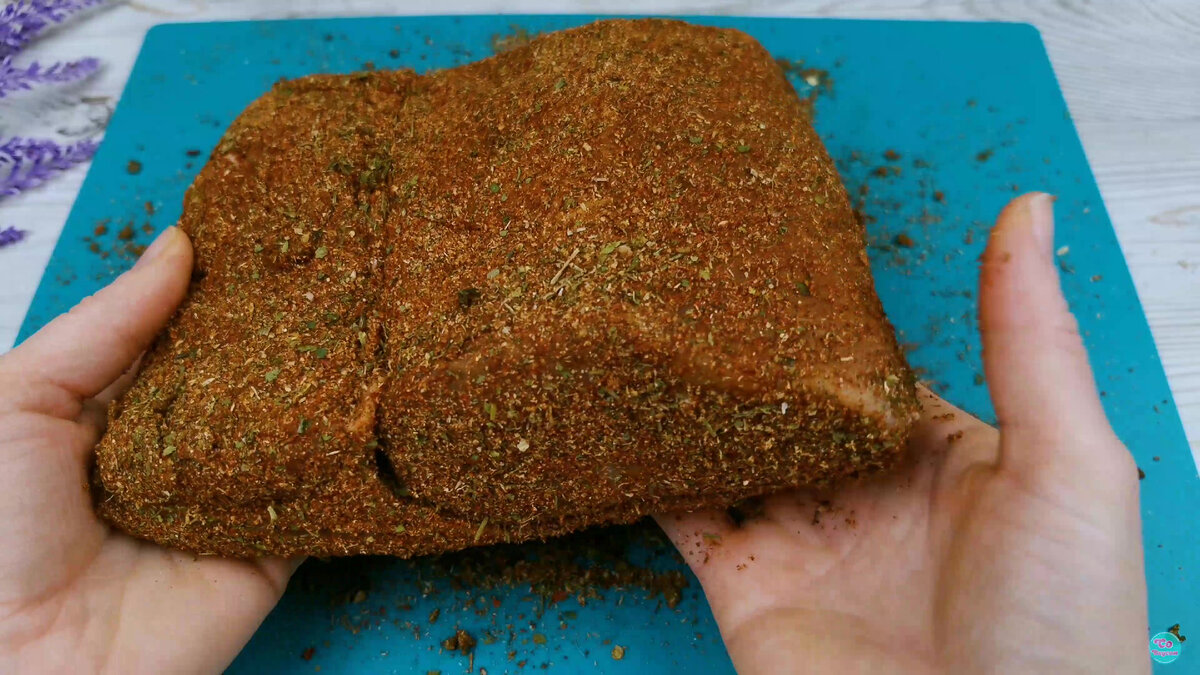 Ceafă de porc &icirc;n crustă de condimente - perfectă și la afumătoare!