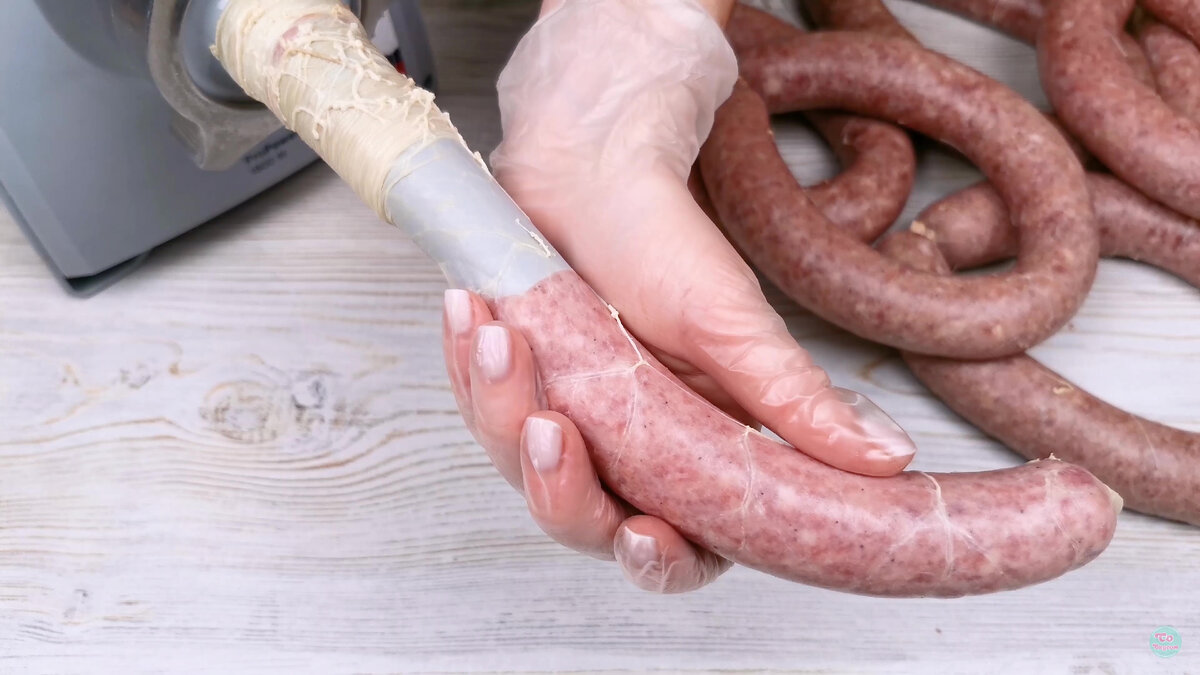 C&acirc;rnați de casă din carne vită-porc