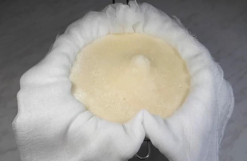 Cremă de br&acirc;nză făcută acasă din kefir