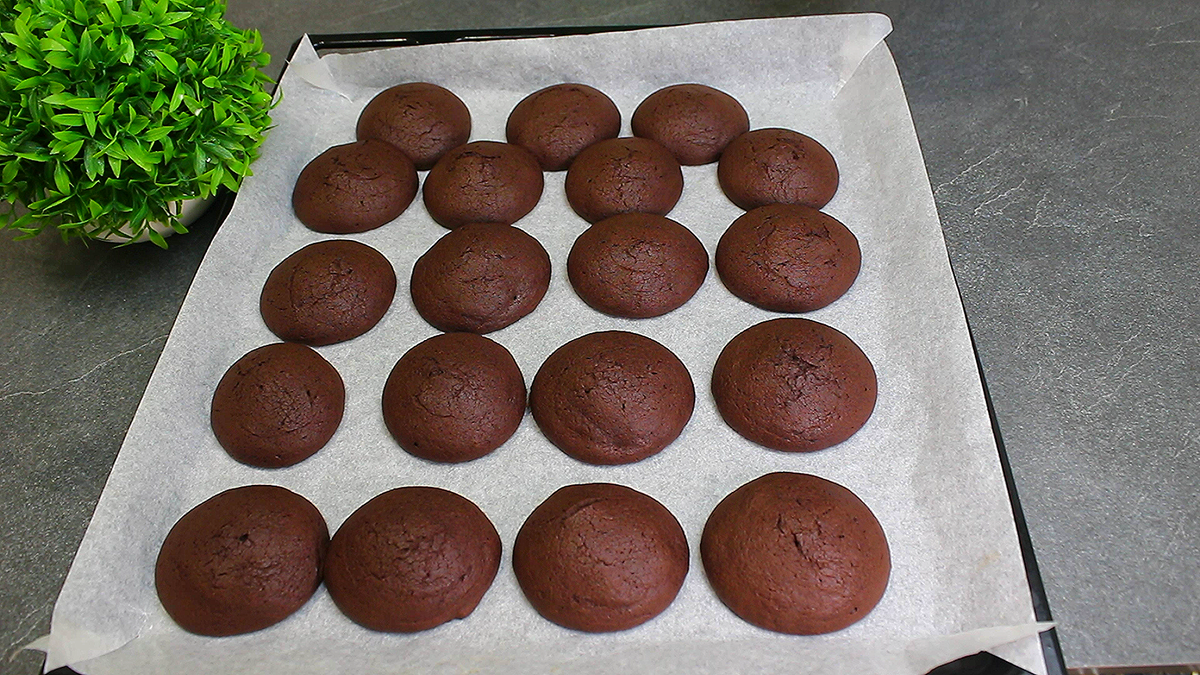 Fursecuri fragede umplute cu frișcă - incredibil de delicioase și moi