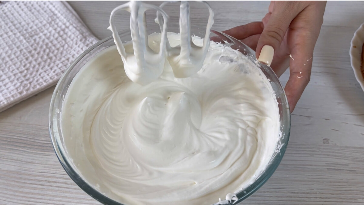 Rulou de clătite cu frișcă: