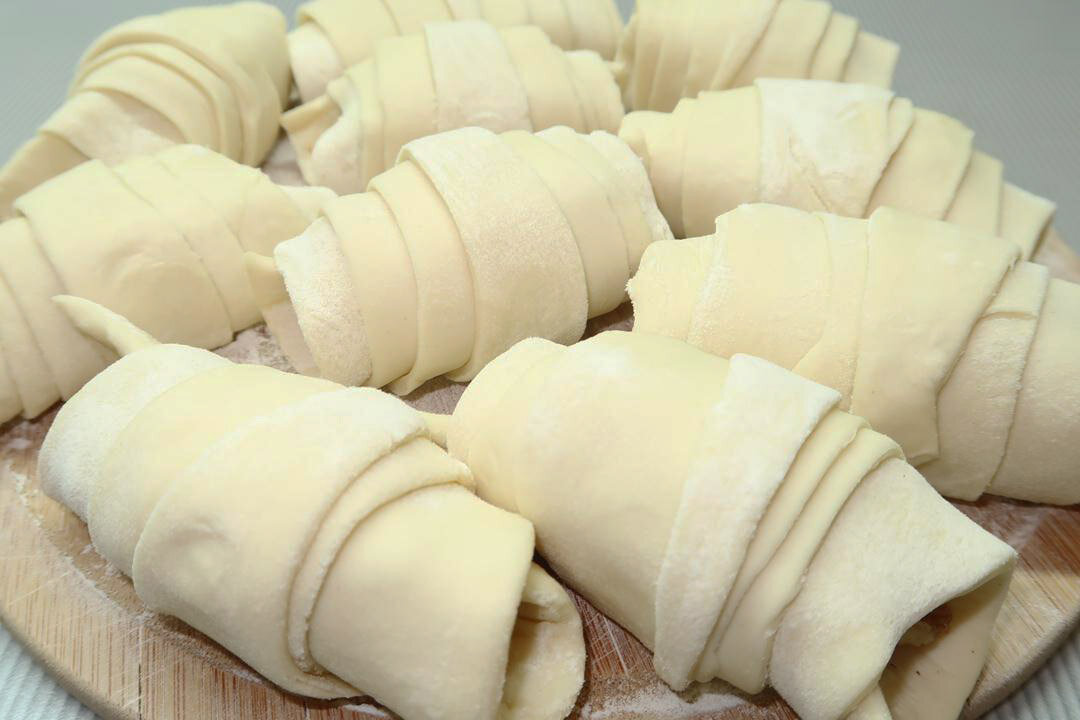 Croissante cu nucă și ciocolată: