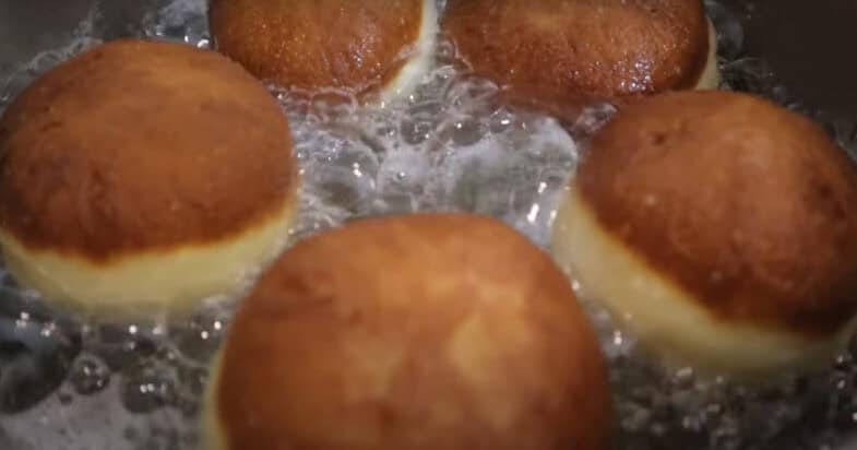 Pampuși prăjiți &icirc;n ulei