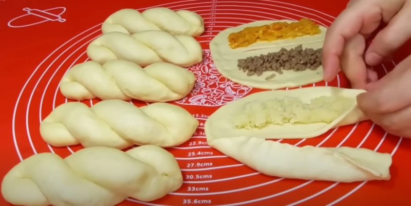 Mai gustoase dec&acirc;t belyashi și chebureki. Plăcinte pufoase cu orice umplutură: preferatele mele sunt cu carne și cartofi