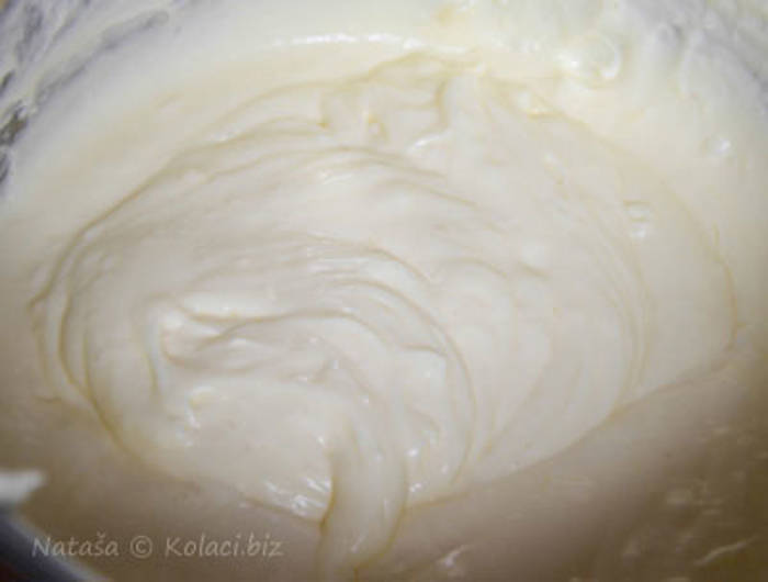 Prajitura cu fructe de padure preparare crema