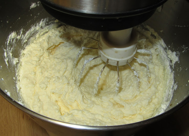 Prăjitură clasică cu br&acirc;nză și aluat fraged