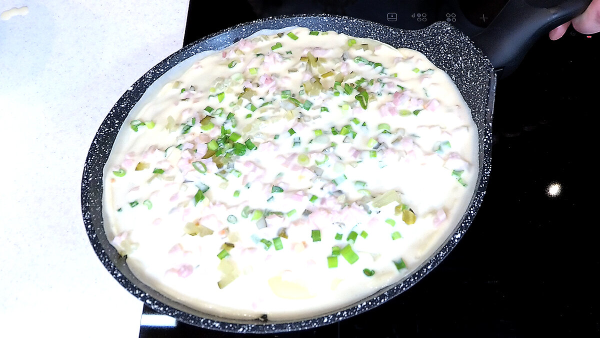 Clătite sărate cu șuncă și ceapă verde: 