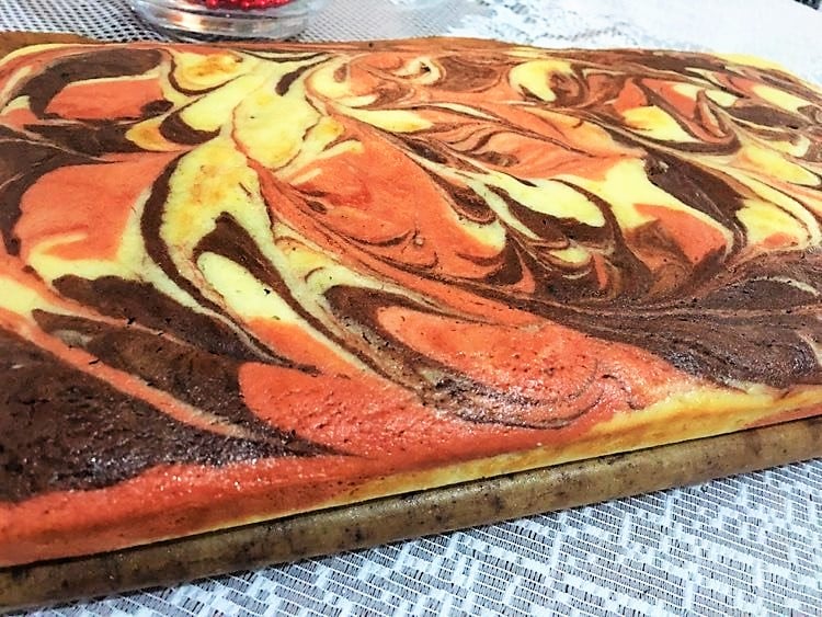Prăjitura pufoasă cu cacao și br&acirc;nză de vaci: Un tort plin de culoare care &icirc;nc&acirc;ntă pe toată lumea