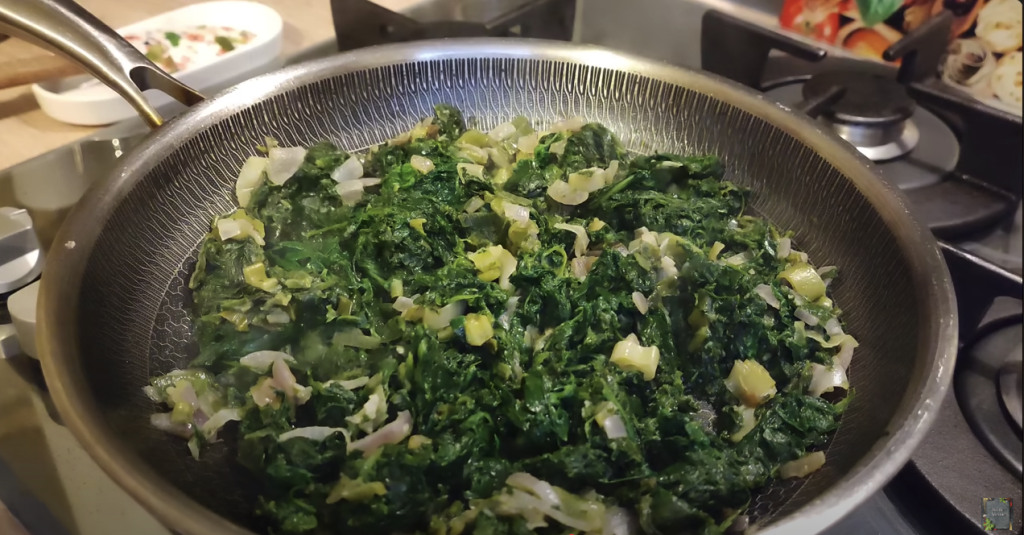 Cartofi gratinați cu spanac și br&acirc;nză &ndash; Rețetă simplă și gustoasă