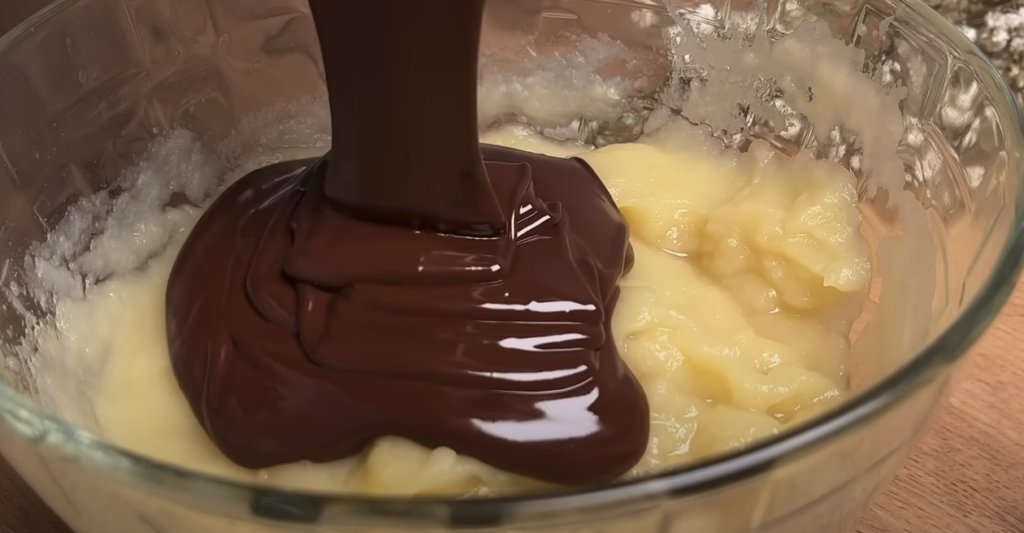 Desert simplu cu mere și ciocolată: doar 2 ingrediente!