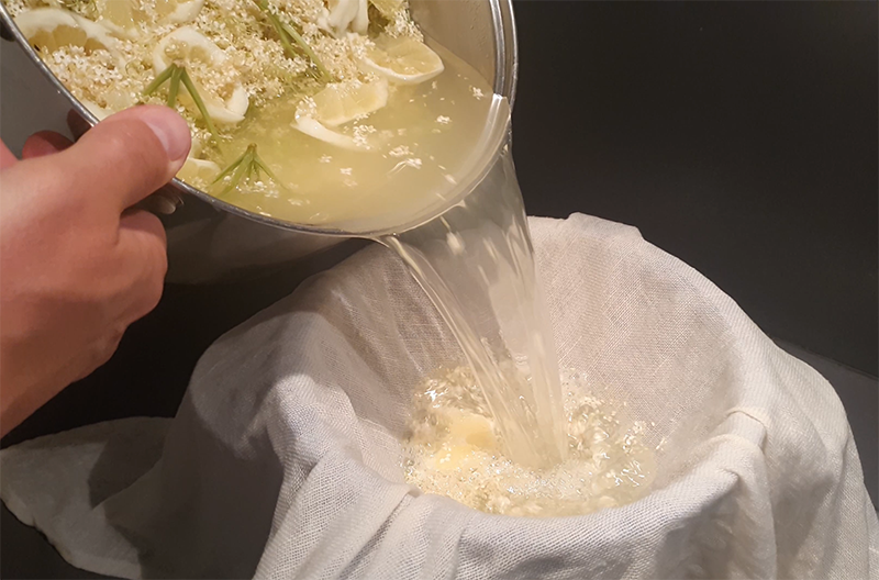 Sirop de soc &ndash; limonadă delicioasă și sănătoasă făcută acasă