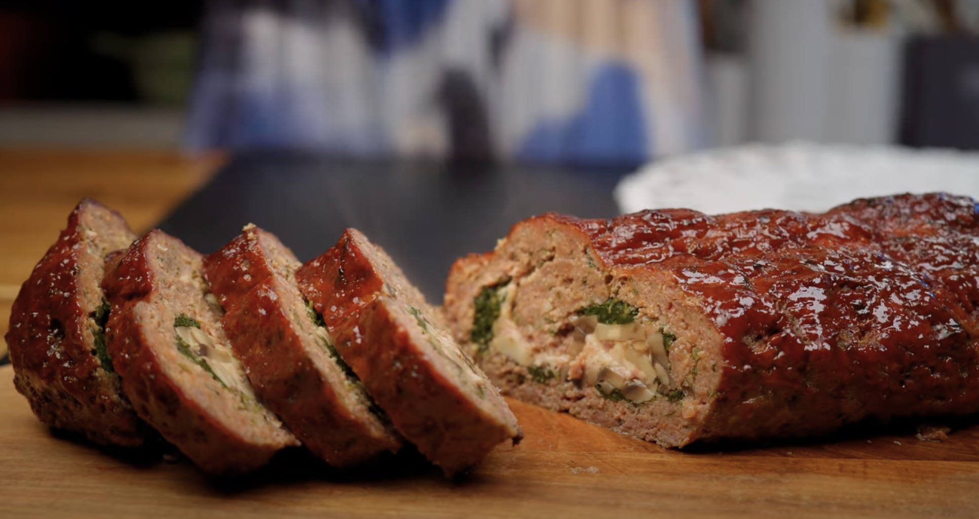 Ruladă din carne tocata la cuptor umplută cu spanac