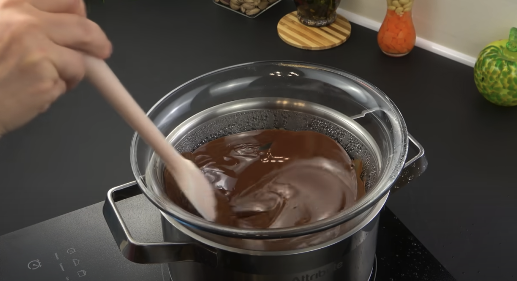 Praline din biscuiți cu ciocolată, fistic, caju, migdale și cocos &ndash; un deliciu rafinat