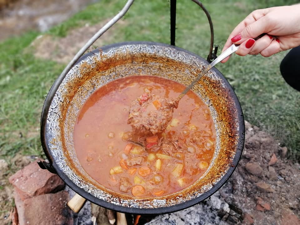 Gulaș de vânat la ceaun – Balcani în farfurie
