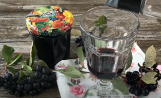 sirop de aronia &icirc;n borcan