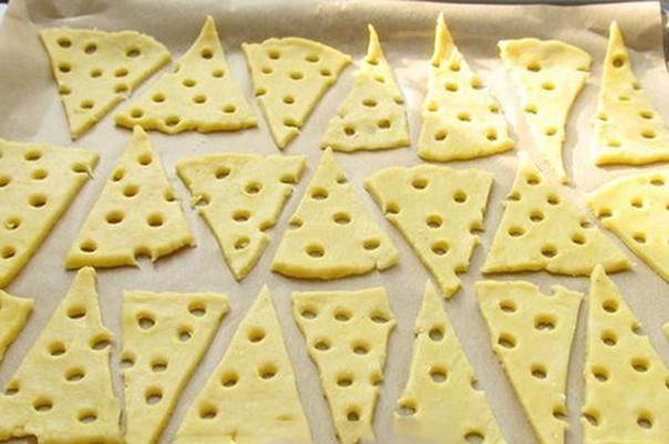 biscuiti sarati in tava