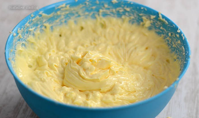 Tort cu nuca budinca si alune crema