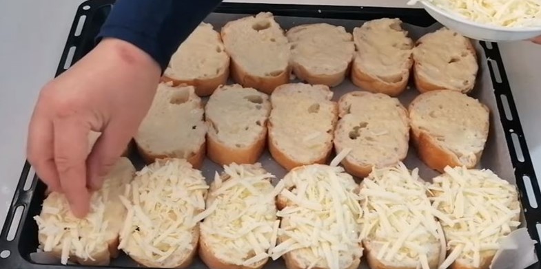 Pizza pe felii de paine reteta