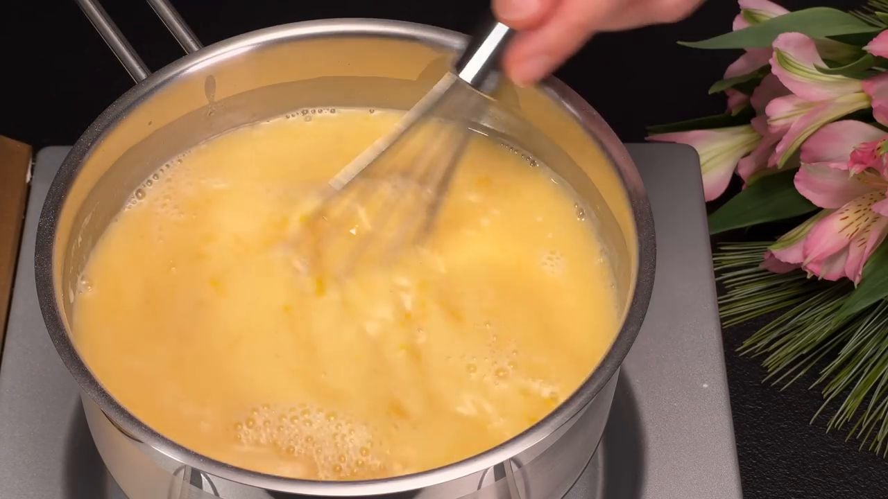 Rulada Sultanului cu nucă de cocos și cremă de portocale