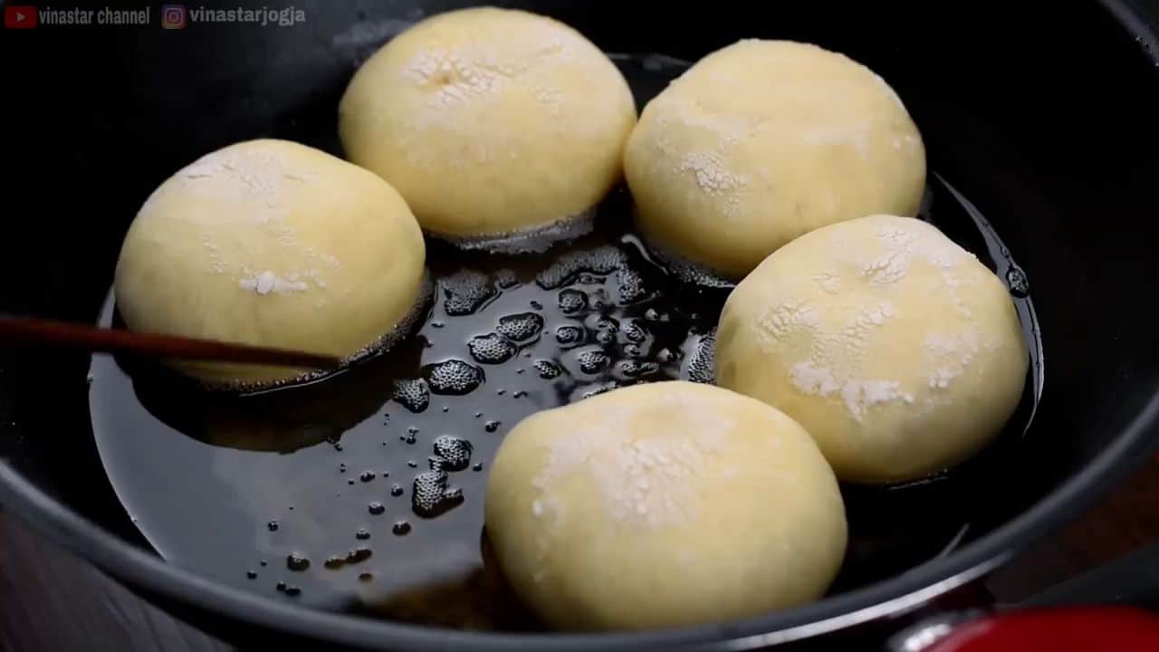 Rețetă pentru gogoși de casă umplute cu ciocolată