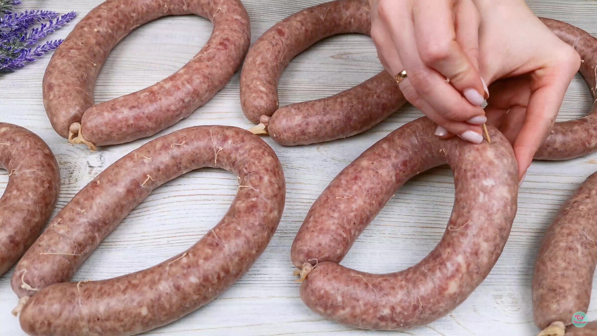 C&acirc;rnați de casă din carne vită-porc