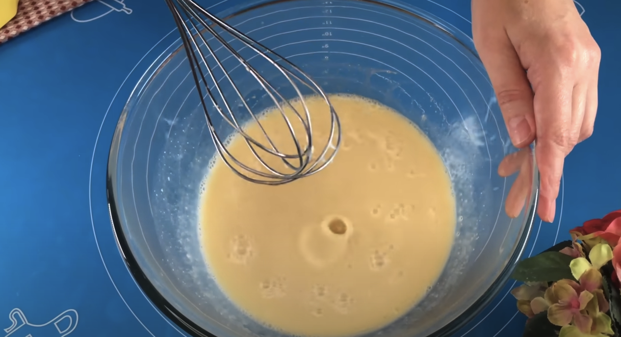  Melci pufoși cu scorțișoară și glazură de br&acirc;nză