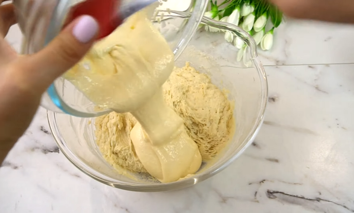 Aluat &bdquo;pufos ca un nor&rdquo; pentru cozonaci sau p&acirc;inici dulci &ndash; moale, aerat și proaspăt p&acirc;nă la 7 zile