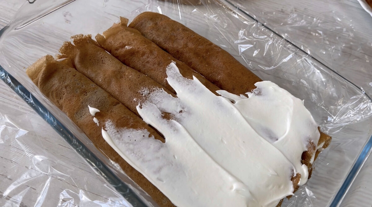 Rulou de clătite cu frișcă: