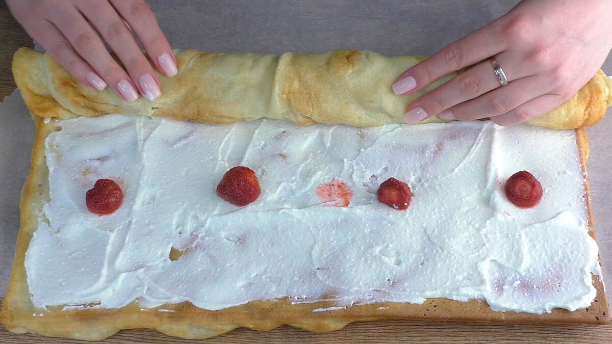Ruladă cu fructe și br&acirc;nză dulce