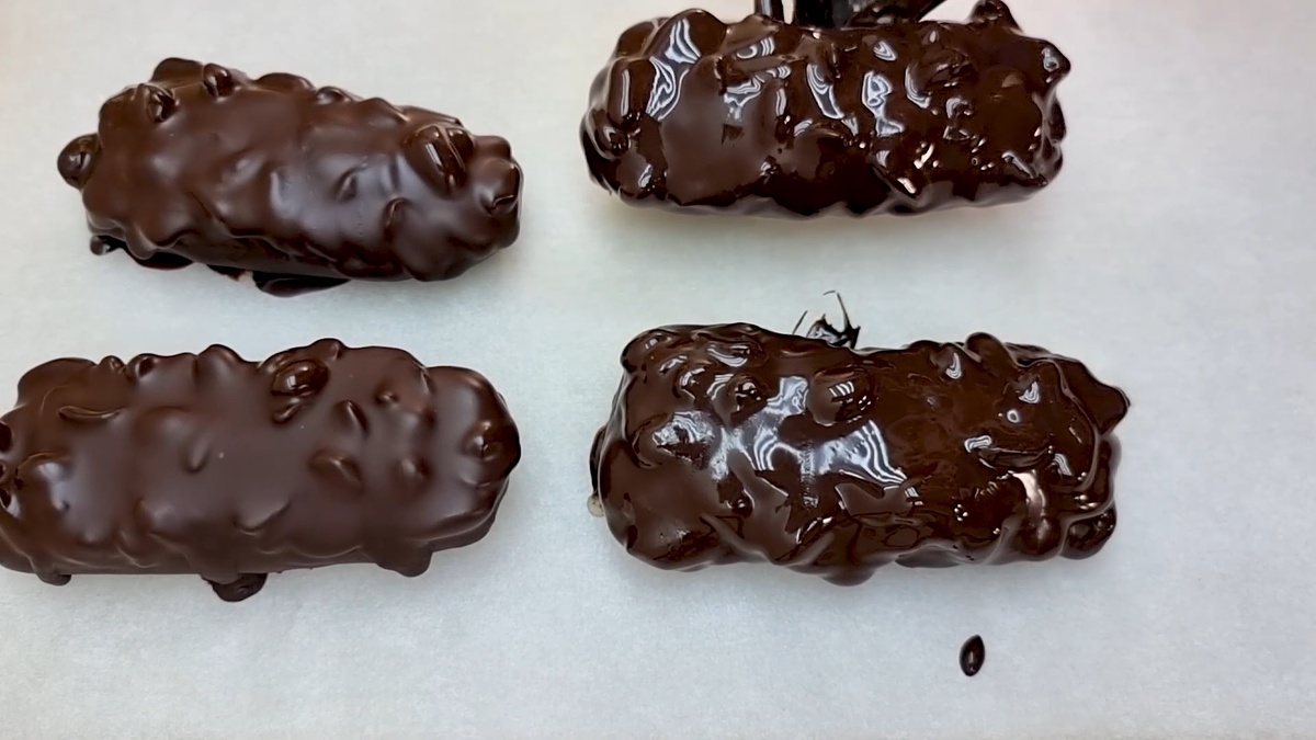 Desert Snickers cu banane gata de servit