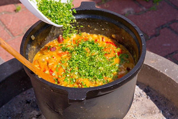 Ceaun cu carne și legume