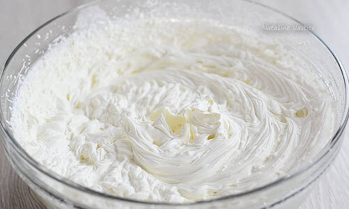 tort cu alune și mascarpone preparare crema