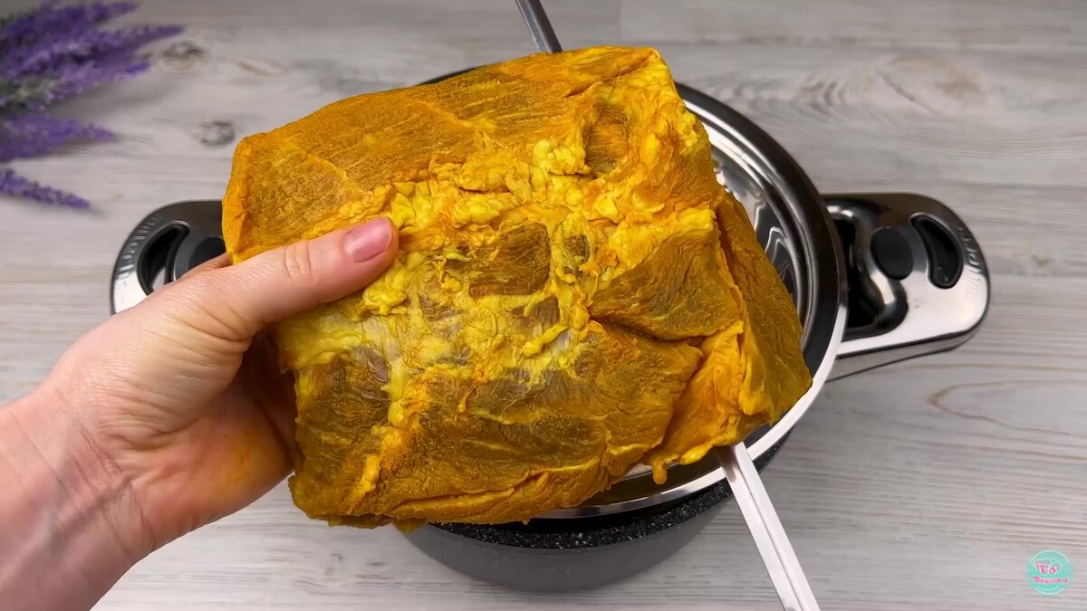 Ceafă de porc crud-uscată, &icirc;n crustă de sare - iese incredibil de bună