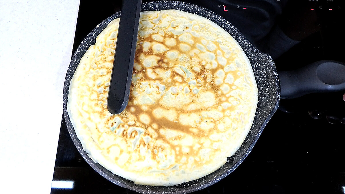 Clătite sărate cu șuncă și ceapă verde: 