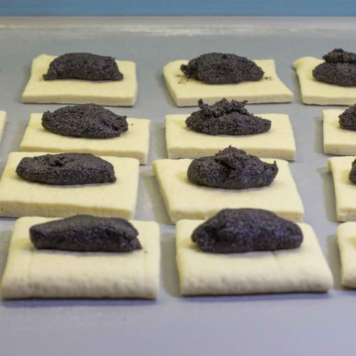 Gogoși pufoase umplute cu mac și gem de prune: