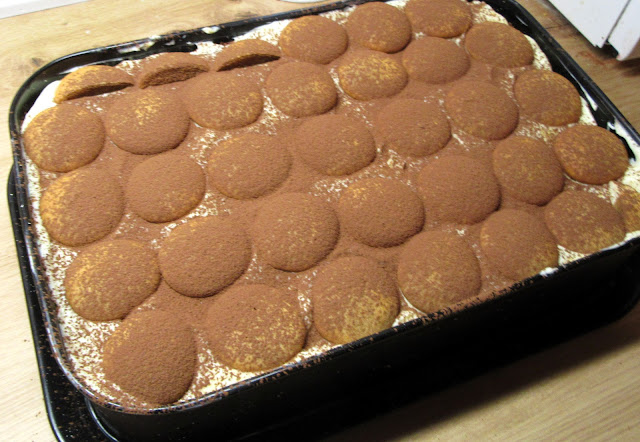 Prăjitură Latte Macchiato &ndash; Cu lapte și cafea, simplu (rețetă pentru o tavă mare)