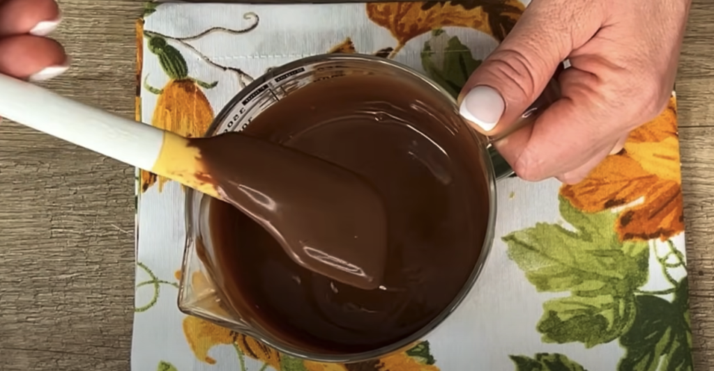 Tort Vanesa - cu ciocolată, cremă de br&acirc;nză și umplutură de vișine