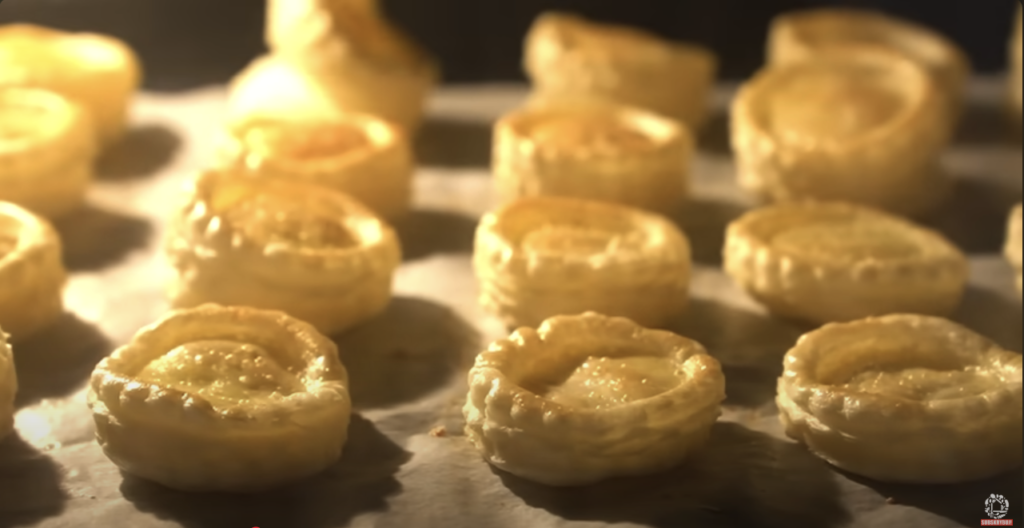 Coșulețe sărate și crocante din aluat foietaj cu trei umpluturi delicioase &ndash; aperitiv elegant pentru orice ocazie