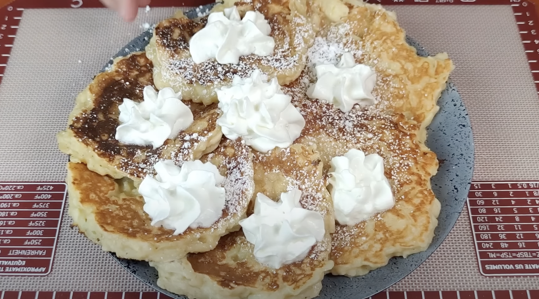 Când am mere acasă, de obicei fac această delicatesă, e mai bună decât clătitele