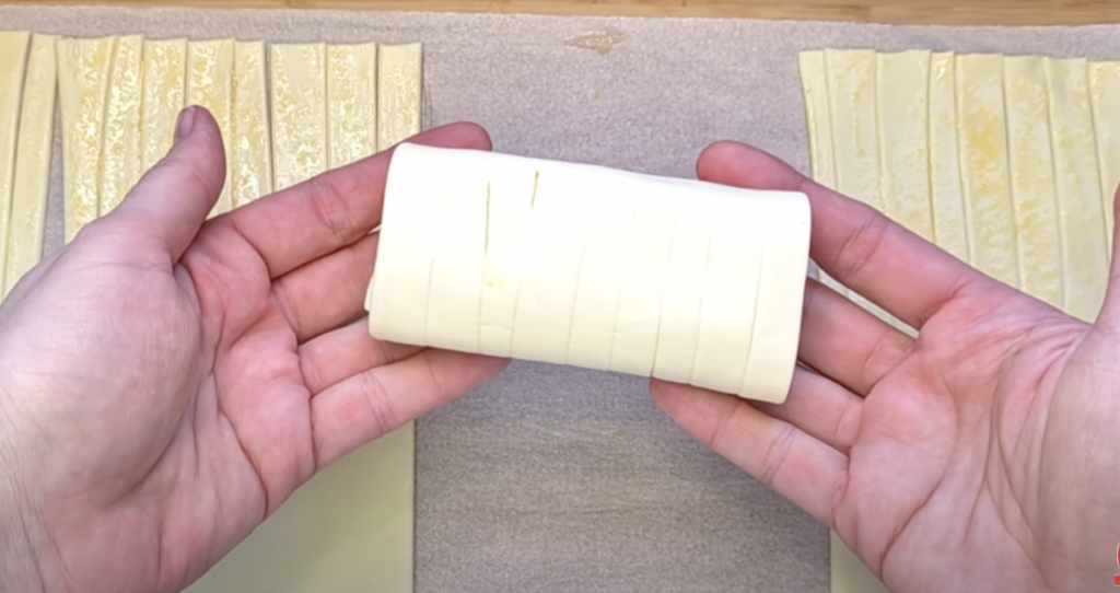 Plicuri HOT-DOG crocante din aluat foietaj: