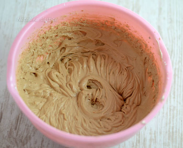 Prajitura cu alune preparare crema