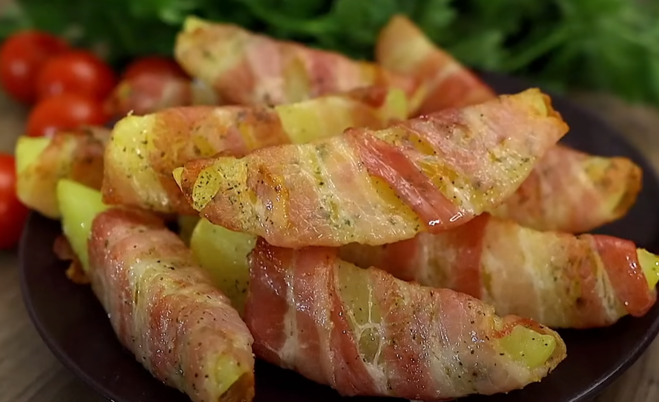 Cartofi copți &icirc;n bacon - rezultat final
