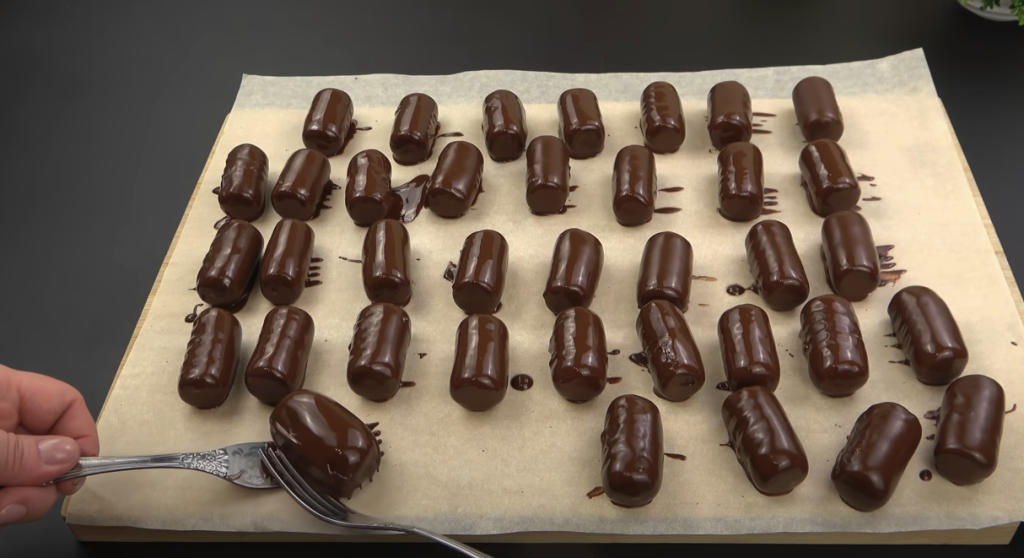 Praline din biscuiți cu ciocolată, fistic, caju, migdale și cocos &ndash; un deliciu rafinat