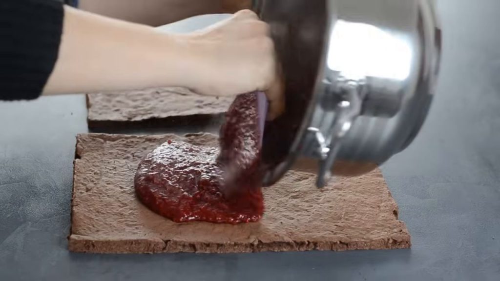 &bdquo;Prăjitura iubirii&rdquo; cu ciocolată și zmeură: desertul perfect pentru aniversări și nu numai