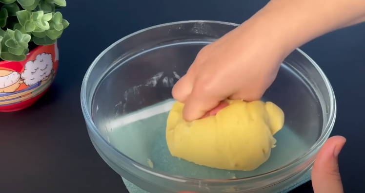 Mini-tarte cu cremă fină de lăm&acirc;ie - un desert cu care &icirc;ți vei impresiona musafirii!