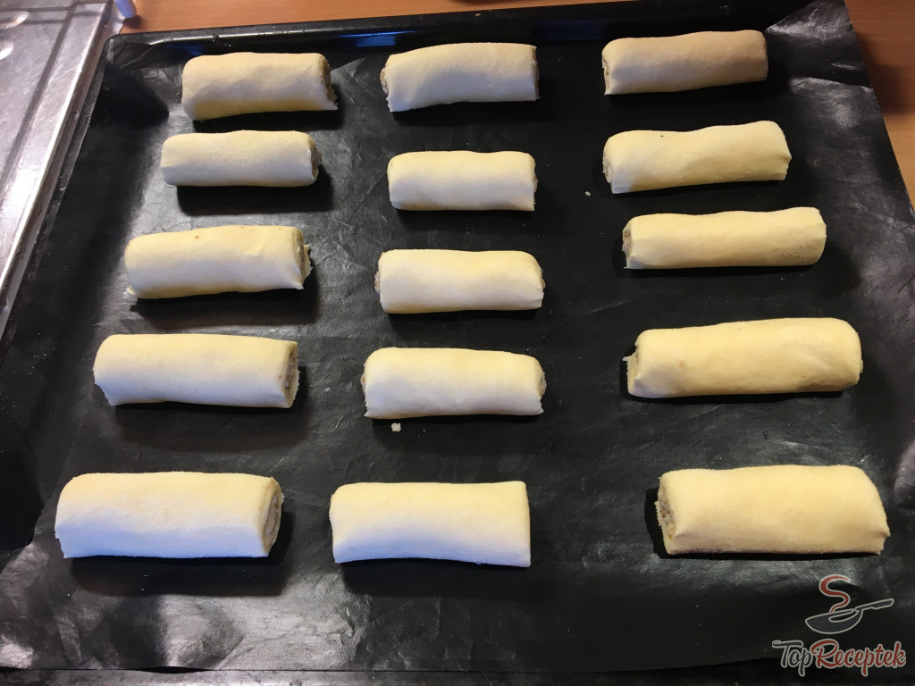 rulouri umplute in tava