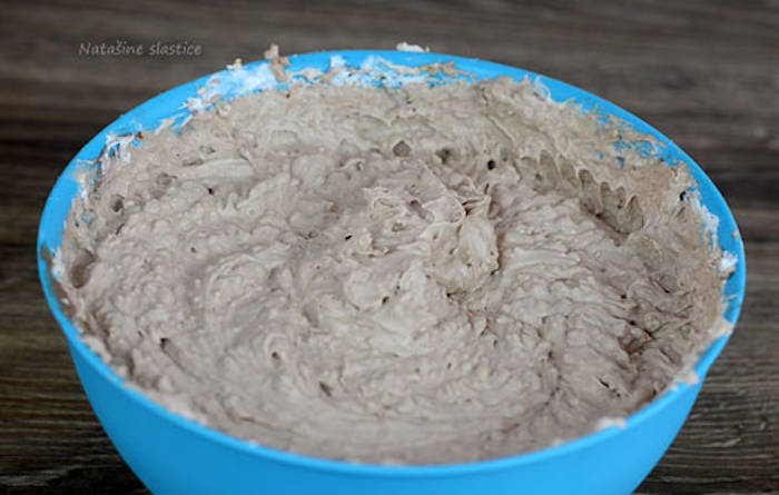 Prajitura cu budinca de caramel crema